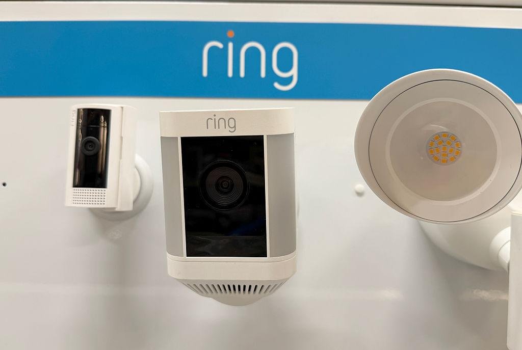 Ring Indoor Cam (2nd Gen) renter-friendly smart home device